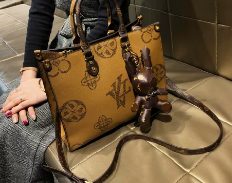 香港正品斜挎包2022新款秋冬时尚女士手提...