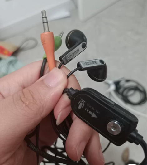 耳机带麦一共10元。辽阳河东自提。 感兴趣...