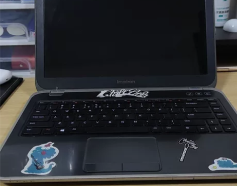 戴尔灵越系列笔记本 大学自用电脑 成色很新...