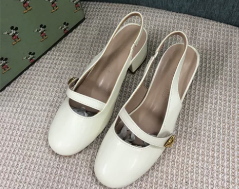 35码白色高跟全包单鞋 跟高 5公分 没有...