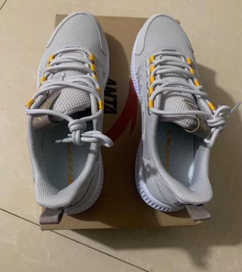 安踏男鞋  跑步鞋39码 全新包邮