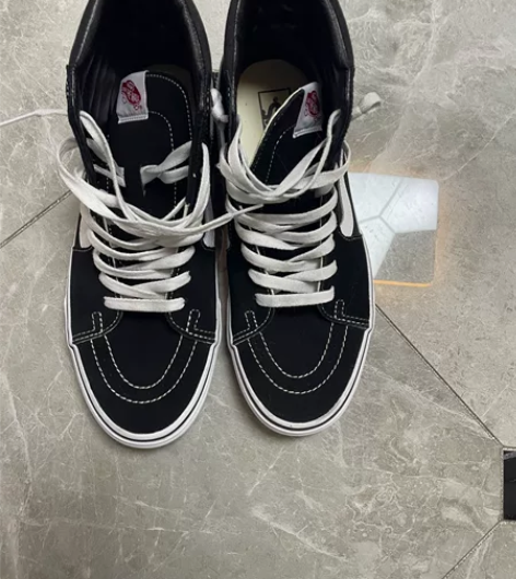 vans经典款，穿过三次，闲置出售，保真无...