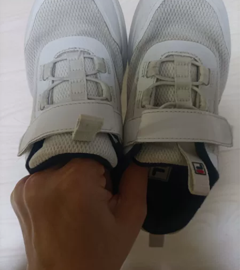 男童FILA白色运动鞋，专柜购买，舒适，孩...