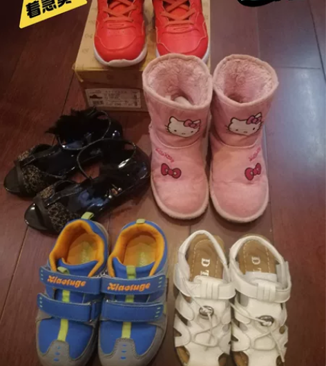 骆驼童鞋，达芙妮鞋柜品牌，，自己家孩子穿小...