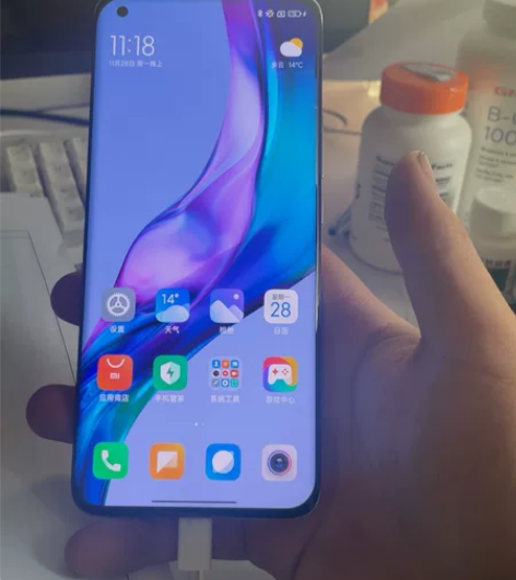 小米11ultra屏幕漏液和一条线，触摸有...