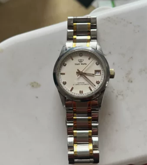 天王手表当时在广百买的2000多 感兴趣的...