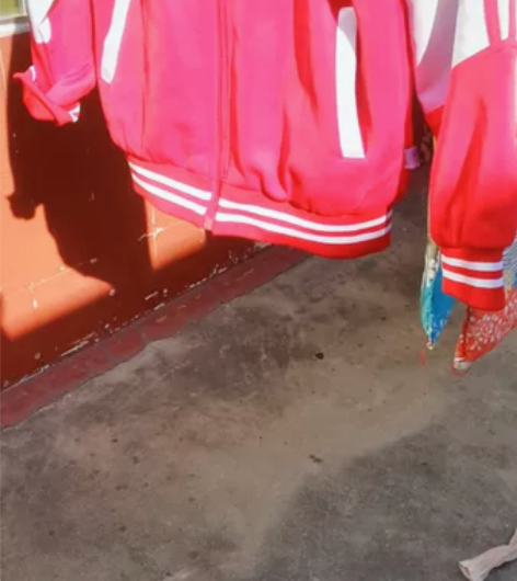 不包邮！九成新三件套校服！衣服有内衬！很厚...