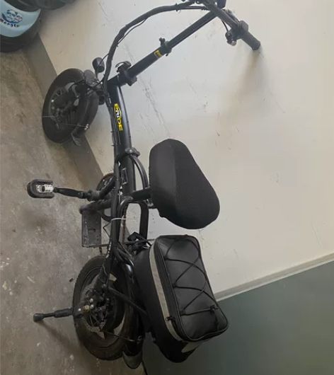 99新，折叠代驾代步电动车 老公买来跑代驾...