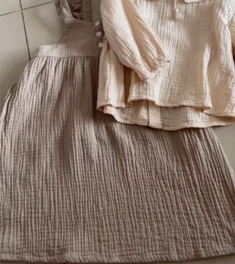 日本品牌tete 95码上衣+裙子 全新的...