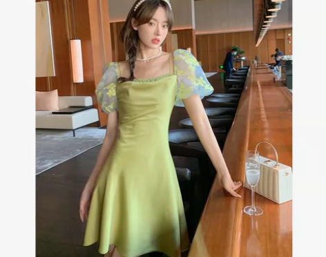 余潇潇 2022年春装新款法式甜美泡泡袖连...