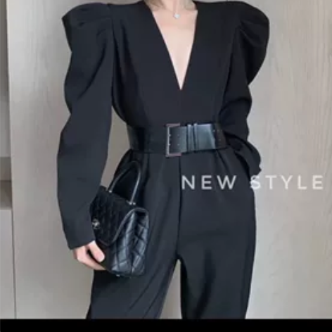 全新黑色连体裤 一次都没穿过 自己穿不了黑...