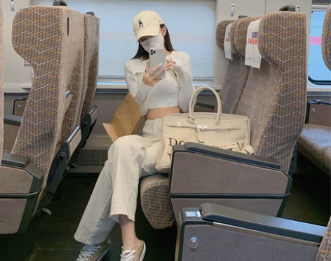 高腰浅色牛仔裤阔腿裤女春秋宽松时尚洋气in...