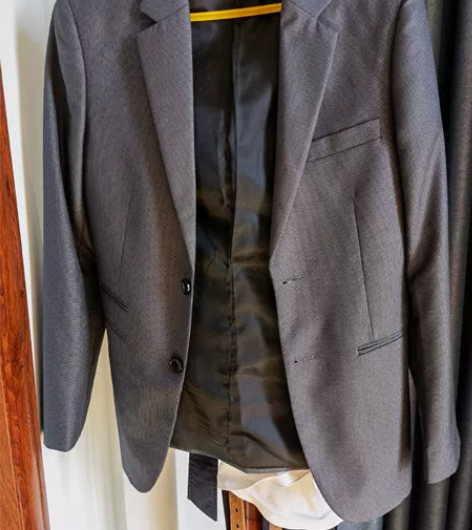 男士西服，尺码48，买来只穿一两次，一直放...