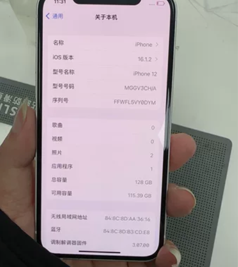 苹果12。国行128。 原机无修。成色完美...