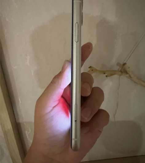 出苹果11国行128，纯原装无拆修，无磕碰...