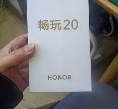 荣耀畅玩20，4+128全新未拆封，适合买...