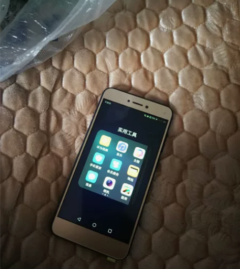 荣耀8，没下架就直接拍，议价不包邮，无售后...