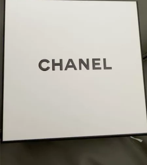 正品香奈儿N°5香水。生日的时候香港朋友送...