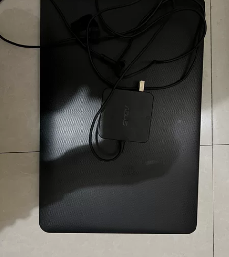 出一台华硕电脑，无维修，无坏，AMD处理器...