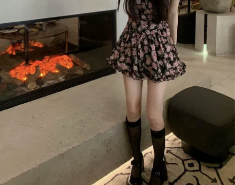 碎花吊带连衣裙2021新款夏设计感蝴蝶结性...