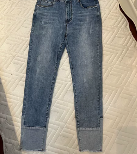 特色牛仔裤平时是牛仔裤控 这款只穿了一次 ...