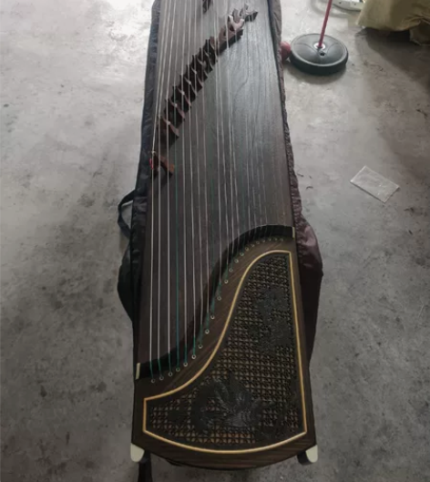 基本全新，从古筝老师那买的，孩子学了一学期...