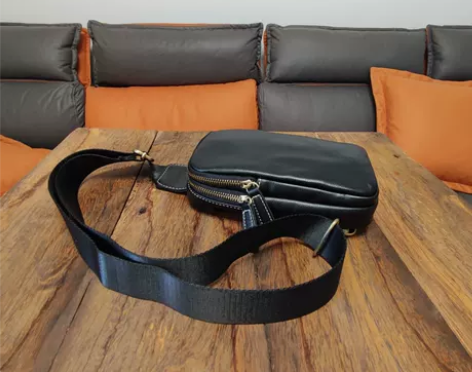 真皮胸包男士手机包休闲单肩包复古头层牛皮男...