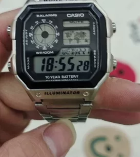 卡西欧小方块复古手表，型号AE-1200 ...