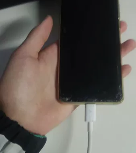 ?魅族18屏幕漏液 屏幕可以亮指纹也没问题...