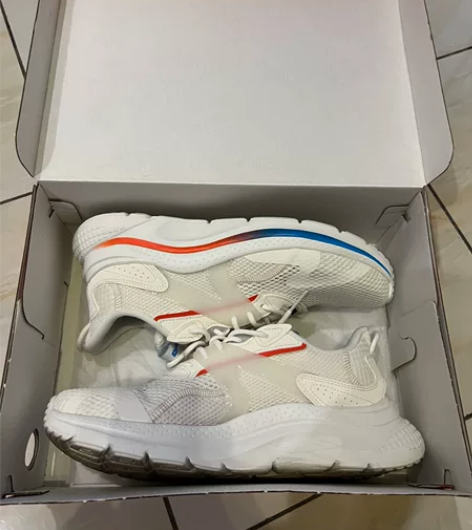 单位发的李宁运动鞋，只穿过一次参加运动会，...