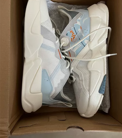 安踏运动鞋，42码，朋友实体店上班送的，全...