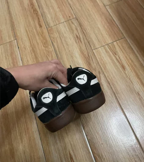 彪马休闲鞋 40码数  牛皮鞋面 软牛筋底...