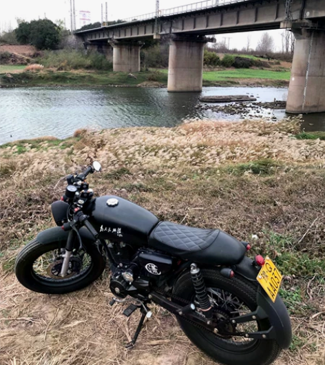 复古摩托车，力帆150cc机器，半定制，分...