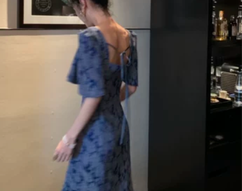 viss金 方领法式复古碎花连衣裙女修身气...