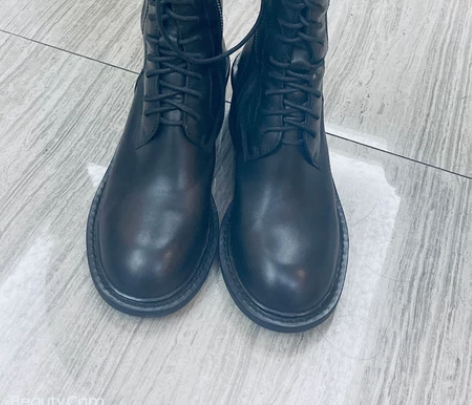 马丁靴 次全新 仅穿了两次，很好搭配 牛仔...