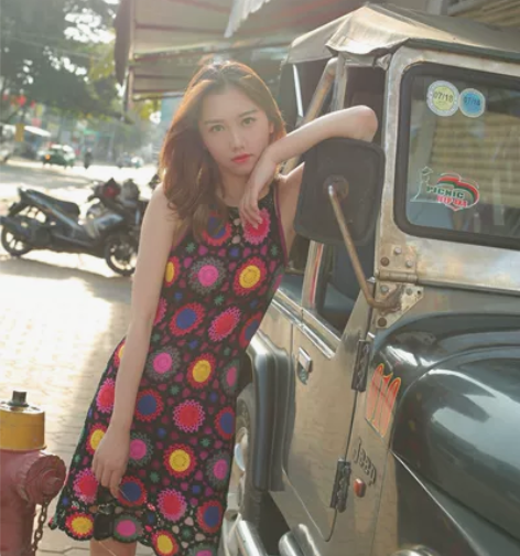 HM民族风钩花镂空针织连衣裙很适合拍照,仅...