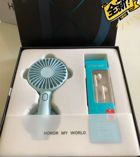 华为耳机，华为风扇，一个小风扇和一个耳机，...