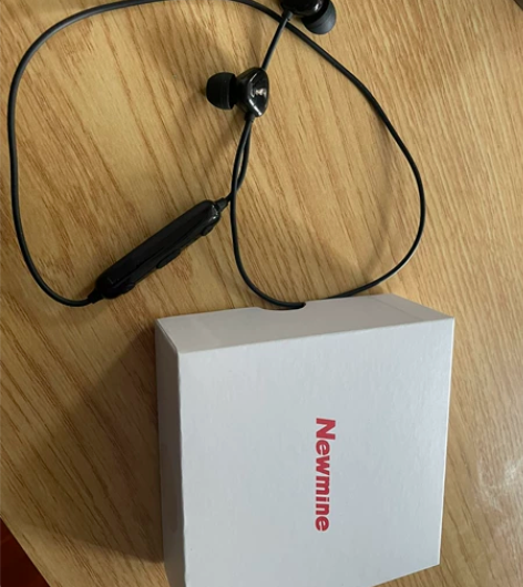 纽曼蓝牙耳机，银行存钱送的，就用了一次 感...