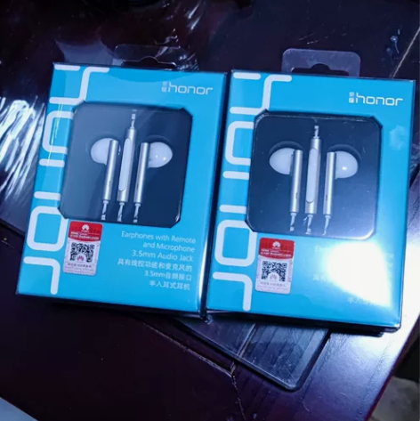出闲置全新未拆封的荣耀耳机1个，30一个包...