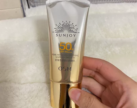 欧诗漫防晒 spf50+ 今年朋友送的 用...