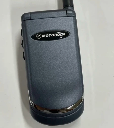 摩托罗拉V998+手机。原装正品库存货，摩...