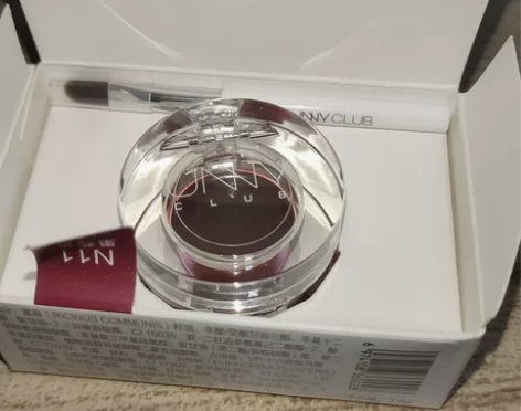 unny club 唇泥口红 带刷子 全新...