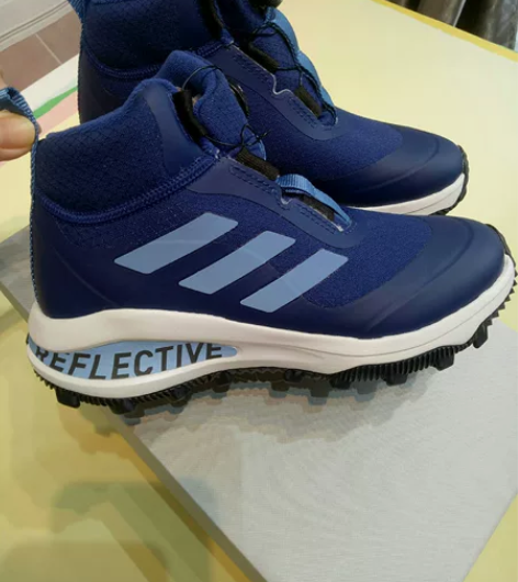 全新 阿迪达斯 旋转按钮 运动鞋 35码 ...