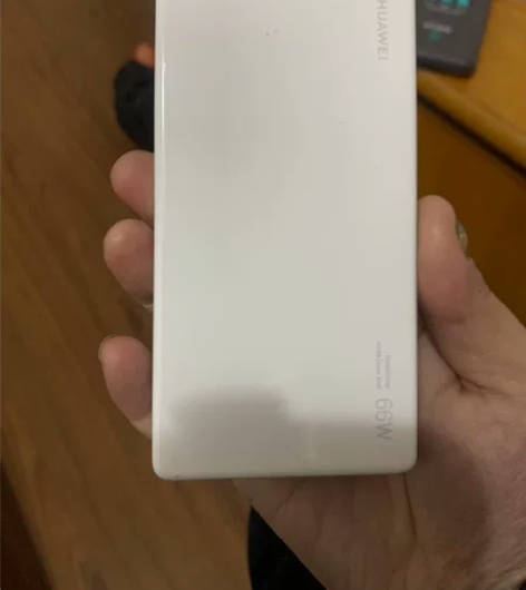 华为充电宝，66w快充，只是拆开，全新的，...