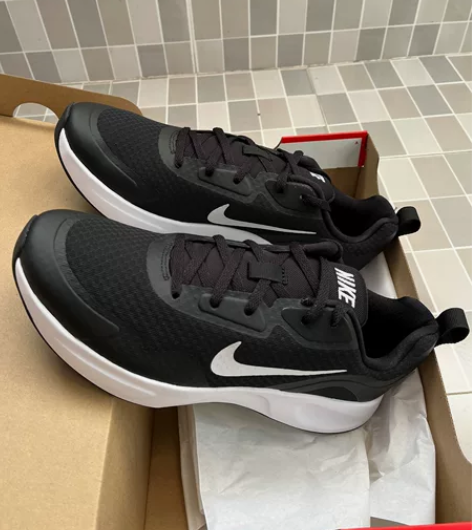 NIKe 全新 男士运动鞋 42码 仅此一...