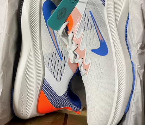 Nike跑步鞋飞马跑鞋，登月7代zoom网...