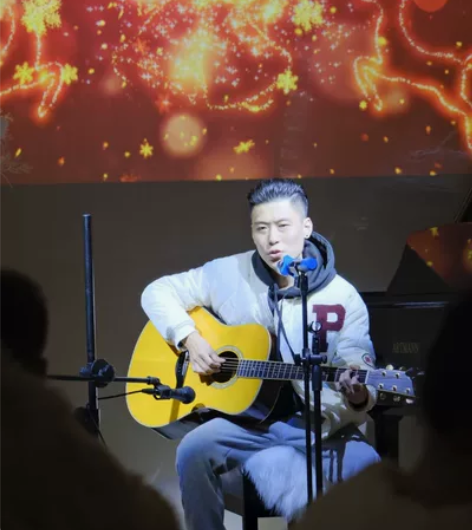 成都民谣吉他家教，有意者联系，也可网课教学！ 感兴趣的话点“...