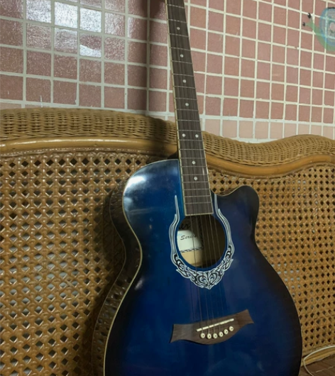 闲置一台吉他，低价出。 感兴趣的话点“我想...