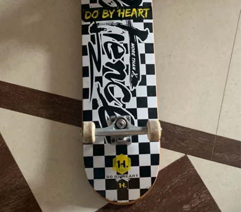 滑板圈买的DBH专业板很少玩便宜出 不包邮...