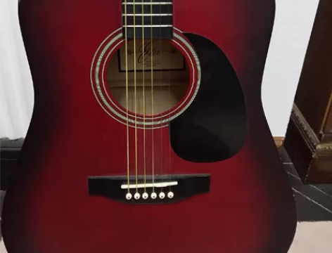 民谣吉他9成新，便宜出售 感兴趣的话点“我...